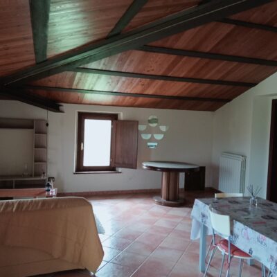 Spoleto vicinanze affittasi appartamento in casale