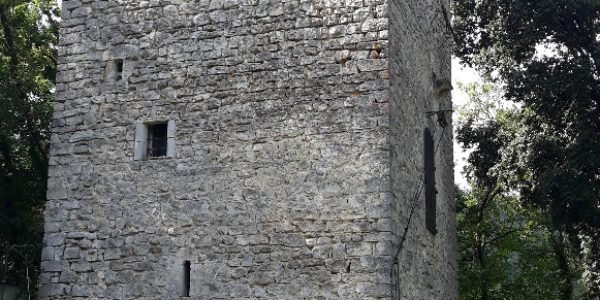 Spoleto vicinanze torre medievale in vendita
