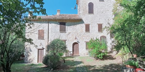 Spoleto vicinanze vendesi celo terra