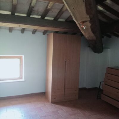 Spoleto vicinanze affittasi appartamento in casale
