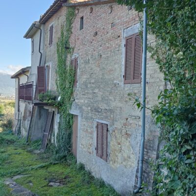 montefalco vicinanze vendesi porzione di casale