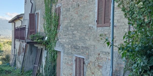 montefalco vicinanze vendesi porzione di casale
