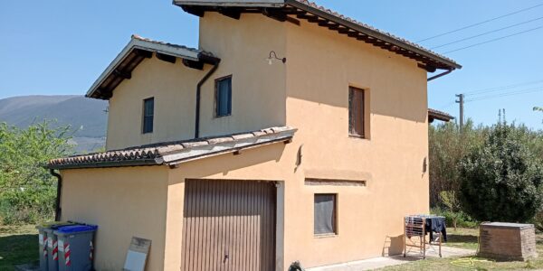 Spoleto vicinanze affittasi casale